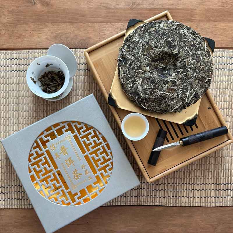 White Pu'erh Beeng Cha in Gift Box (400g)