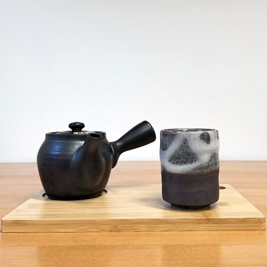 Yugon Side Handle Teapot – image 3
