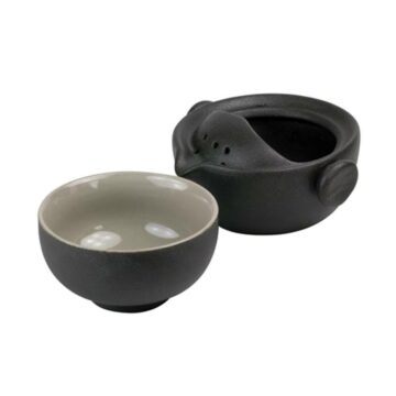 Tea for One Travel Cup in Porcelain - black